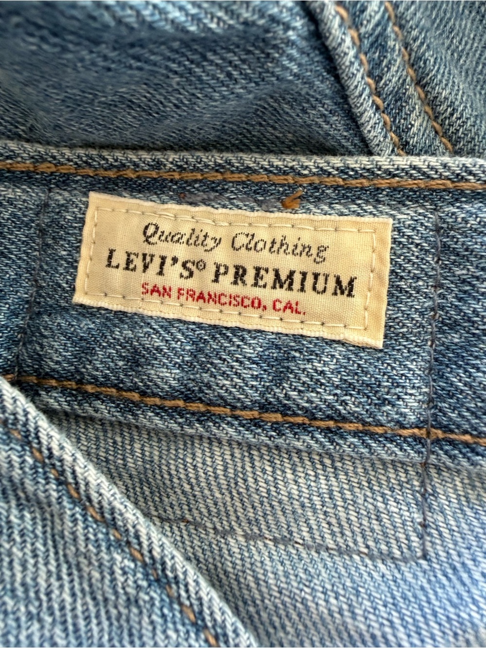 Levi’s Denim High Loose Shorts in Size 32 - Picture 14 of 16